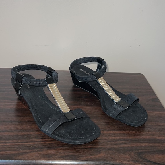 Alfani Minimalist Style Sandals Size 9 - Picture 2 of 11